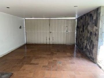 CASA EN VENTA EN PUEBLA, PUE, PRADOS AGUA AZUL, A DOS CUADRAS DE LA 11 SUR, CON OFICINA Y 3 RECÁMARAS