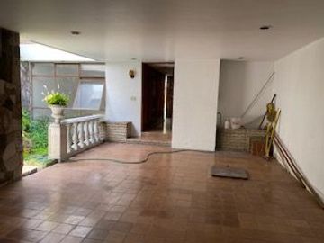 CASA EN VENTA EN PUEBLA, PUE, PRADOS AGUA AZUL, A DOS CUADRAS DE LA 11 SUR, CON OFICINA Y 3 RECÁMARAS