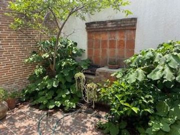 CASA EN VENTA EN PUEBLA, PUE, PRADOS AGUA AZUL, A DOS CUADRAS DE LA 11 SUR, CON OFICINA Y 3 RECÁMARAS