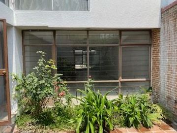 CASA EN VENTA EN PUEBLA, PUE, PRADOS AGUA AZUL, A DOS CUADRAS DE LA 11 SUR, CON OFICINA Y 3 RECÁMARAS