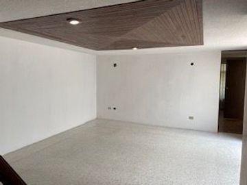 CASA EN VENTA EN PUEBLA, PUE, PRADOS AGUA AZUL, A DOS CUADRAS DE LA 11 SUR, CON OFICINA Y 3 RECÁMARAS