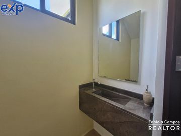 Casa de 2 pisos y 2 recámaras en privada residencial en Caucel - Preventa