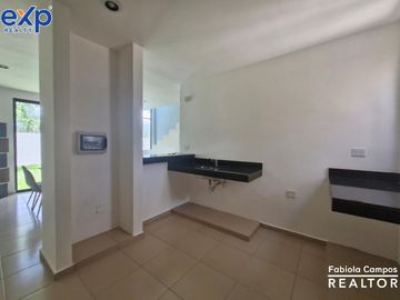 Casa de 2 pisos y 2 recámaras en privada residencial en Caucel - Preventa