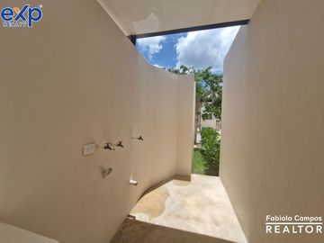 Casa de 2 pisos y 2 recámaras en privada residencial en Caucel - Preventa