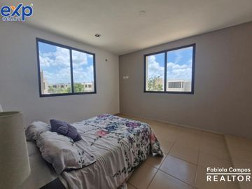 Casa de 2 pisos y 2 recámaras en privada residencial en Caucel - Preventa