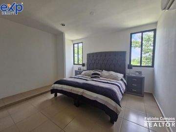 Casa de 2 pisos y 2 recámaras en privada residencial en Caucel - Preventa