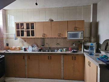 Venta de casa rentera de 5 departamentos en la ciudadela URBANOR Een Guayaquil