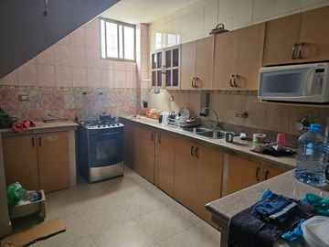 Venta de casa rentera de 5 departamentos en la ciudadela URBANOR Een Guayaquil