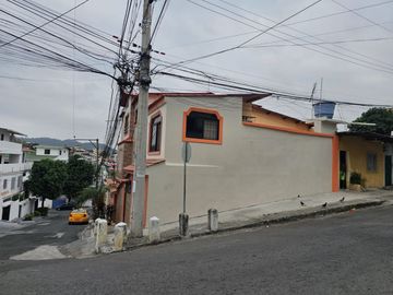 Venta de casa rentera de 5 departamentos en la ciudadela URBANOR Een Guayaquil