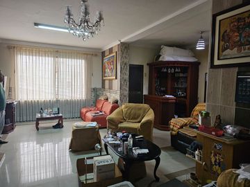 Venta de casa rentera de 5 departamentos en la ciudadela URBANOR Een Guayaquil