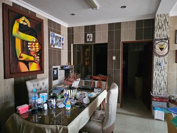 Venta de casa rentera de 5 departamentos en la ciudadela URBANOR Een Guayaquil