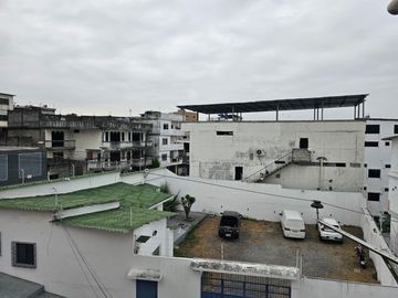 Venta de casa rentera de 5 departamentos en la ciudadela URBANOR Een Guayaquil