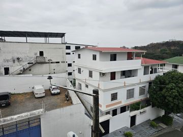 Venta de casa rentera de 5 departamentos en la ciudadela URBANOR Een Guayaquil