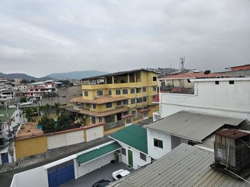 Venta de casa rentera de 5 departamentos en la ciudadela URBANOR Een Guayaquil