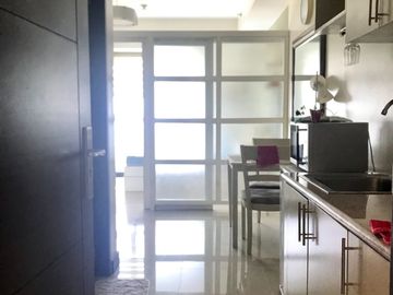 FOR SALE - Studio Unit in Axis Residences, Pioneer St., Mandaluyong City