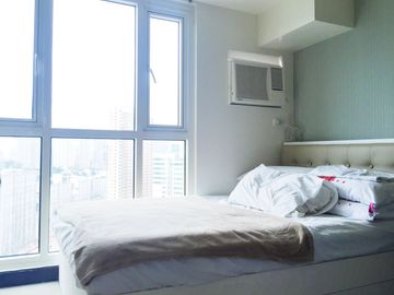 FOR SALE - Studio Unit in Axis Residences, Pioneer St., Mandaluyong City