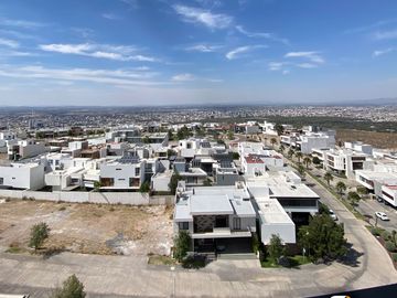 Departamento de 2 recamaras de 77m2 en 3,383,000 en Lomas del Tec! Precio Inigualable!