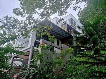 5BR House and Lot for Sale in Woodland Hills Subdivision, Silangan San Mateo Rizal