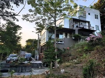 5BR House and Lot for Sale in Woodland Hills Subdivision, Silangan San Mateo Rizal