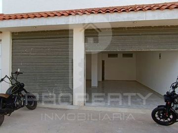 Casa con local comercial por estrenar 5 parqueaderos 3 dormitorios Cashapamba En venta valle chillos Casa con local comercial por estrenar.