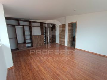 Casa con local comercial por estrenar 5 parqueaderos 3 dormitorios Cashapamba En venta valle chillos Casa con local comercial por estrenar.