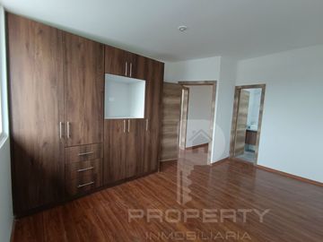 Casa con local comercial por estrenar 5 parqueaderos 3 dormitorios Cashapamba En venta valle chillos Casa con local comercial por estrenar.