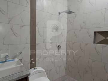 Casa con local comercial por estrenar 5 parqueaderos 3 dormitorios Cashapamba En venta valle chillos Casa con local comercial por estrenar.