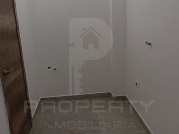 Casa con local comercial por estrenar 5 parqueaderos 3 dormitorios Cashapamba En venta valle chillos Casa con local comercial por estrenar.