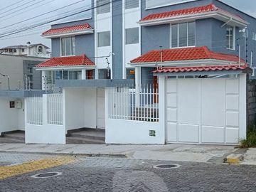 CASA EN VENTA 4 dormitorios con baño propio cada uno, dormitorio en planta baja. Por estrenar con acabados de lujo. Independiente 4 dormitorios con ba