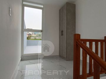 CASA EN VENTA 4 dormitorios con baño propio cada uno, dormitorio en planta baja. Por estrenar con acabados de lujo. Independiente 4 dormitorios con ba