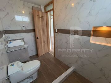 CASA EN VENTA 4 dormitorios con baño propio cada uno, dormitorio en planta baja. Por estrenar con acabados de lujo. Independiente 4 dormitorios con ba