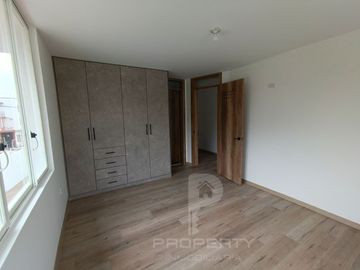 CASA EN VENTA 4 dormitorios con baño propio cada uno, dormitorio en planta baja. Por estrenar con acabados de lujo. Independiente 4 dormitorios con ba