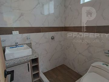 CASA EN VENTA 4 dormitorios con baño propio cada uno, dormitorio en planta baja. Por estrenar con acabados de lujo. Independiente 4 dormitorios con ba