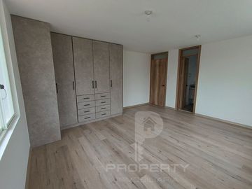 CASA EN VENTA 4 dormitorios con baño propio cada uno, dormitorio en planta baja. Por estrenar con acabados de lujo. Independiente 4 dormitorios con ba