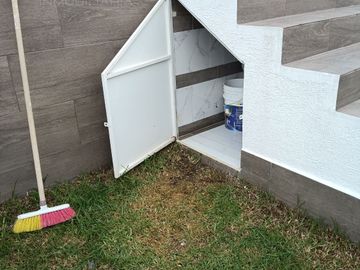CASA EN VENTA 4 dormitorios con baño propio cada uno, dormitorio en planta baja. Por estrenar con acabados de lujo. Independiente 4 dormitorios con ba