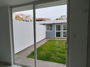 CASA EN VENTA 4 dormitorios con baño propio cada uno, dormitorio en planta baja. Por estrenar con acabados de lujo. Independiente 4 dormitorios con ba