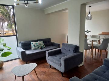 Hermoso, espacioso y remodelado dúplex en Mirones- Ideal inversionistas