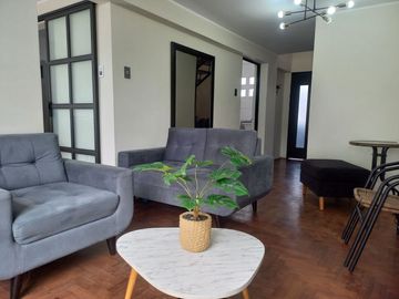 Hermoso, espacioso y remodelado dúplex en Mirones- Ideal inversionistas