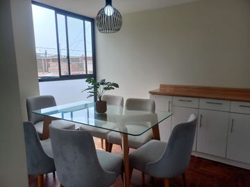 Hermoso, espacioso y remodelado dúplex en Mirones- Ideal inversionistas
