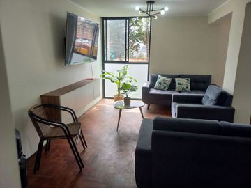 Hermoso, espacioso y remodelado dúplex en Mirones- Ideal inversionistas