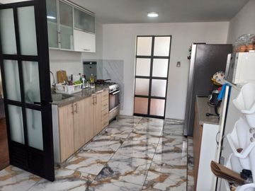Hermoso, espacioso y remodelado dúplex en Mirones- Ideal inversionistas
