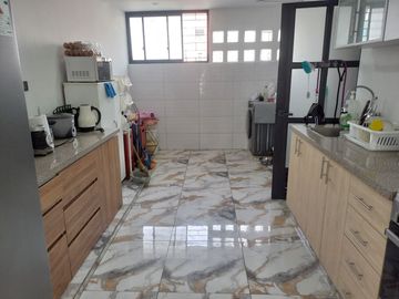 Hermoso, espacioso y remodelado dúplex en Mirones- Ideal inversionistas