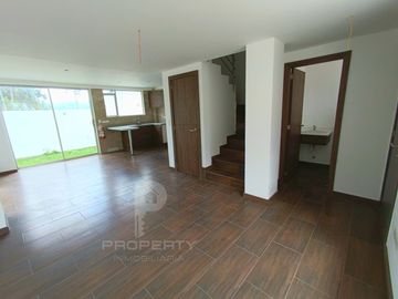 CASA POR ESTRENAR 2 parqueaderos, 3 dormitorios cada uno con baño propio en conjunto privado Casa ESQUINERA conocoto valle de los chillos Casa en vent