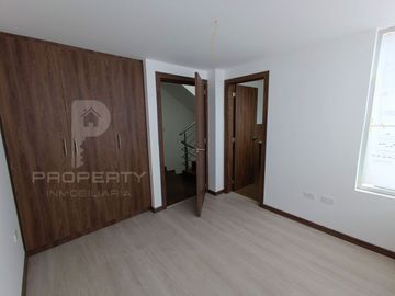 CASA POR ESTRENAR 2 parqueaderos, 3 dormitorios cada uno con baño propio en conjunto privado Casa ESQUINERA conocoto valle de los chillos Casa en vent