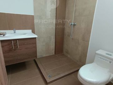 CASA POR ESTRENAR 2 parqueaderos, 3 dormitorios cada uno con baño propio en conjunto privado Casa ESQUINERA conocoto valle de los chillos Casa en vent