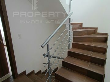 CASA POR ESTRENAR 2 parqueaderos, 3 dormitorios cada uno con baño propio en conjunto privado Casa ESQUINERA conocoto valle de los chillos Casa en vent