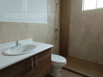 CASA POR ESTRENAR 2 parqueaderos, 3 dormitorios cada uno con baño propio en conjunto privado Casa ESQUINERA conocoto valle de los chillos Casa en vent