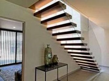CASA EN VENTA DE TRES RECAMARAS Y SALA DE TV CUARTO DE SERVICIO EN ALTOZANO