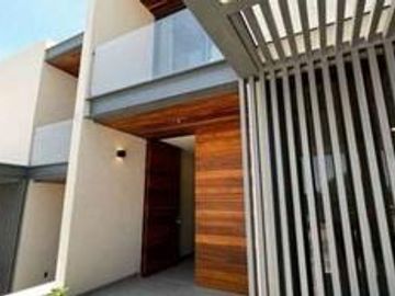CASA EN VENTA DE TRES RECAMARAS Y SALA DE TV CUARTO DE SERVICIO EN ALTOZANO