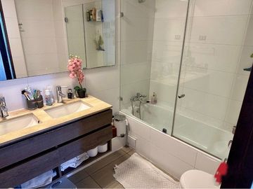 DEPTO Providencia – Pocuro 3D, 3B, Family Room, 2 Estacionamientos y Bodega. Vista Despejada!!